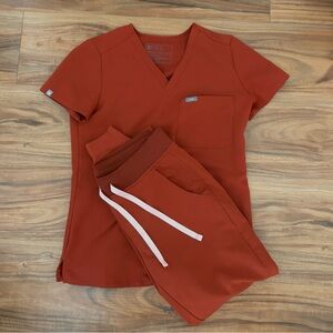 figs auburn scrub set